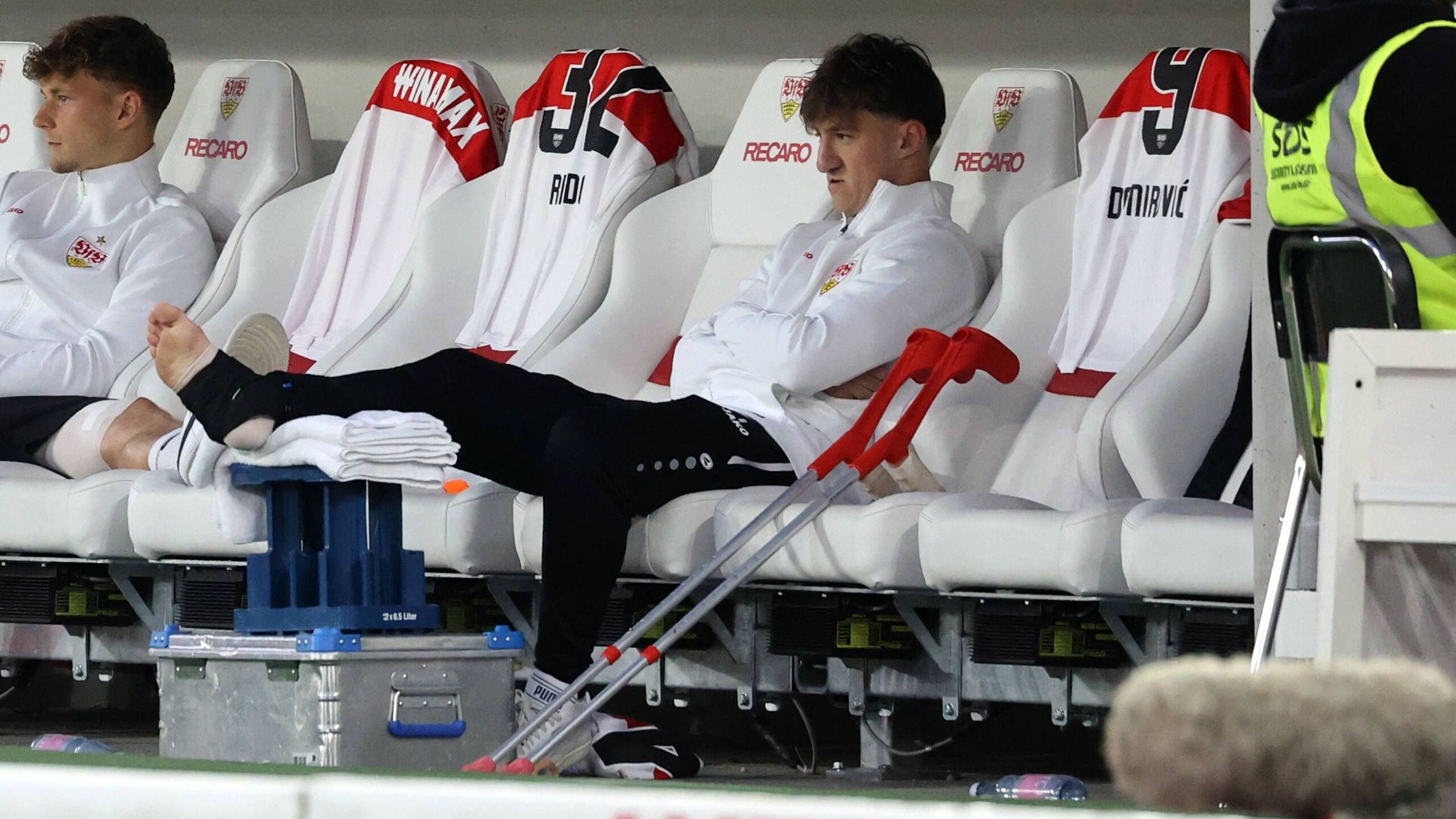 Hoeneß zur StillerAuswechslung Müssen von Bänderverletzung ausgehen GOALRADAR