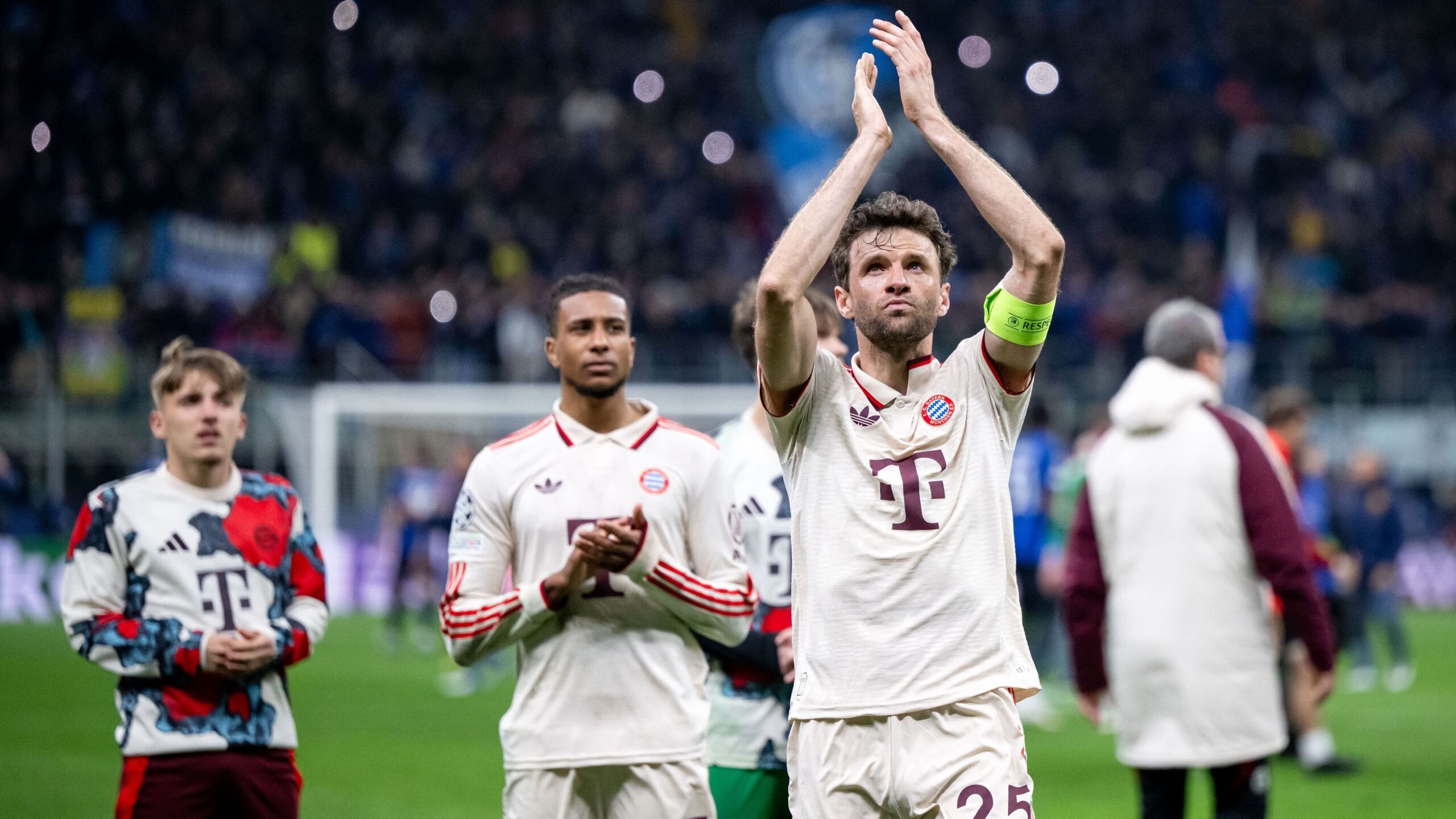 Sechs BayernProfis in den Top 10 So stimmten die Journalisten bei den kickerAwards ab GOALRADAR