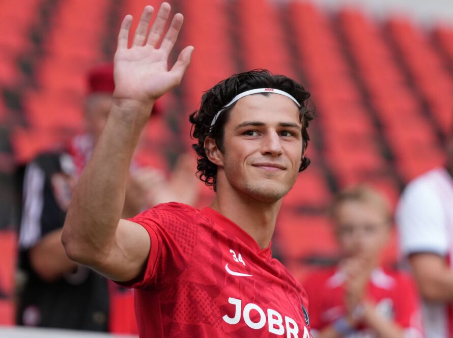 Geldregen für Freiburg Everton verpflichtet Röhl GOALRADAR