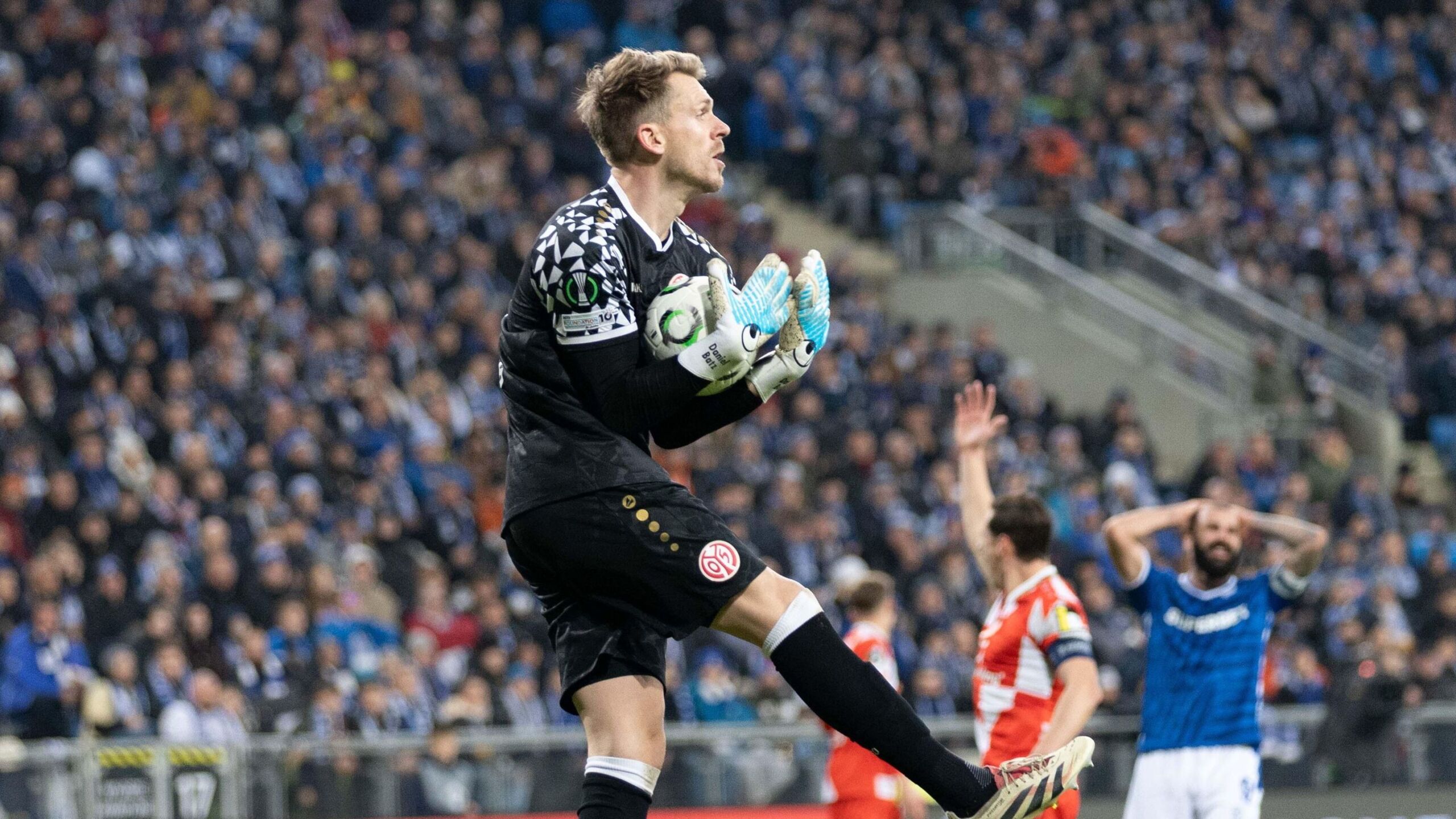 Batz überzeugt beim späten Debüt im Tor von Mainz 05 GOALRADAR