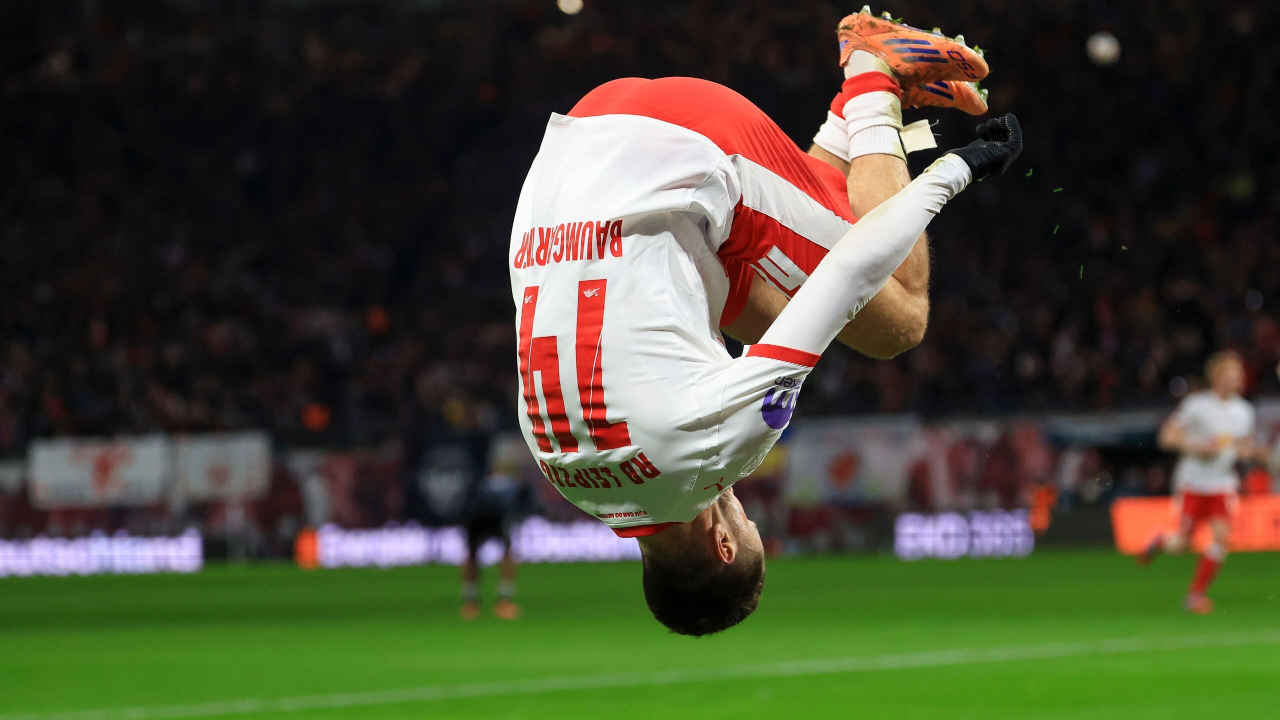 Baumgartner Ein Stück weit meine Aufgabe den Jungs immer wieder in den Arsch zu treten GOALRADAR