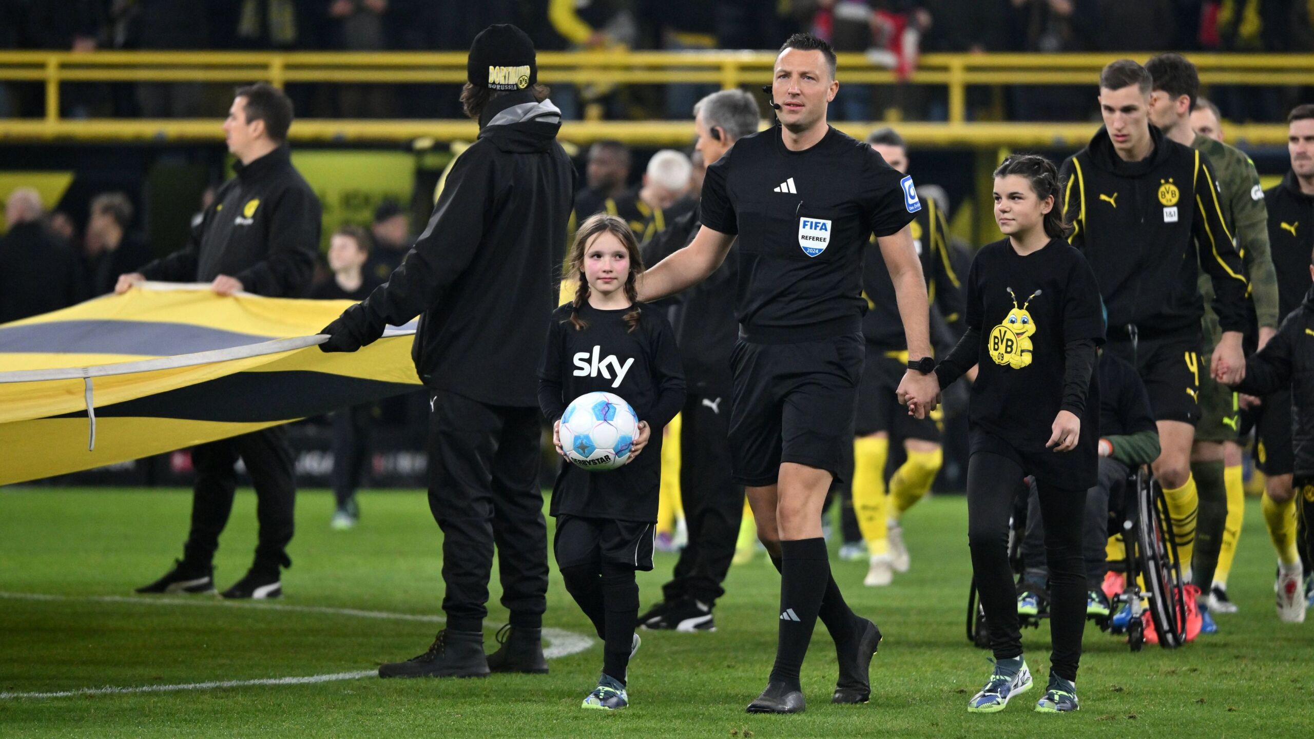 Nach starkem KönigsklassenStart Jablonski pfeift den Klassiker GOALRADAR