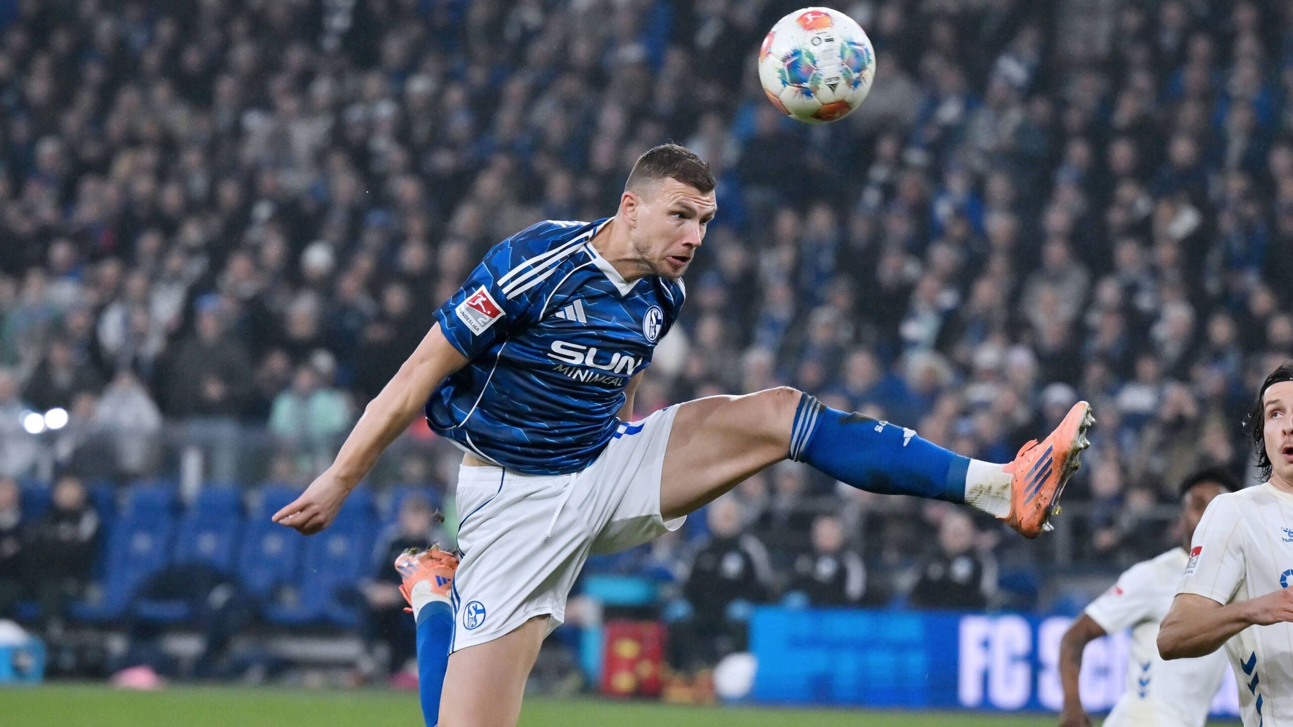 Schwegler bestätigt Wolfsburg wollte Dzeko zurückholen GOALRADAR