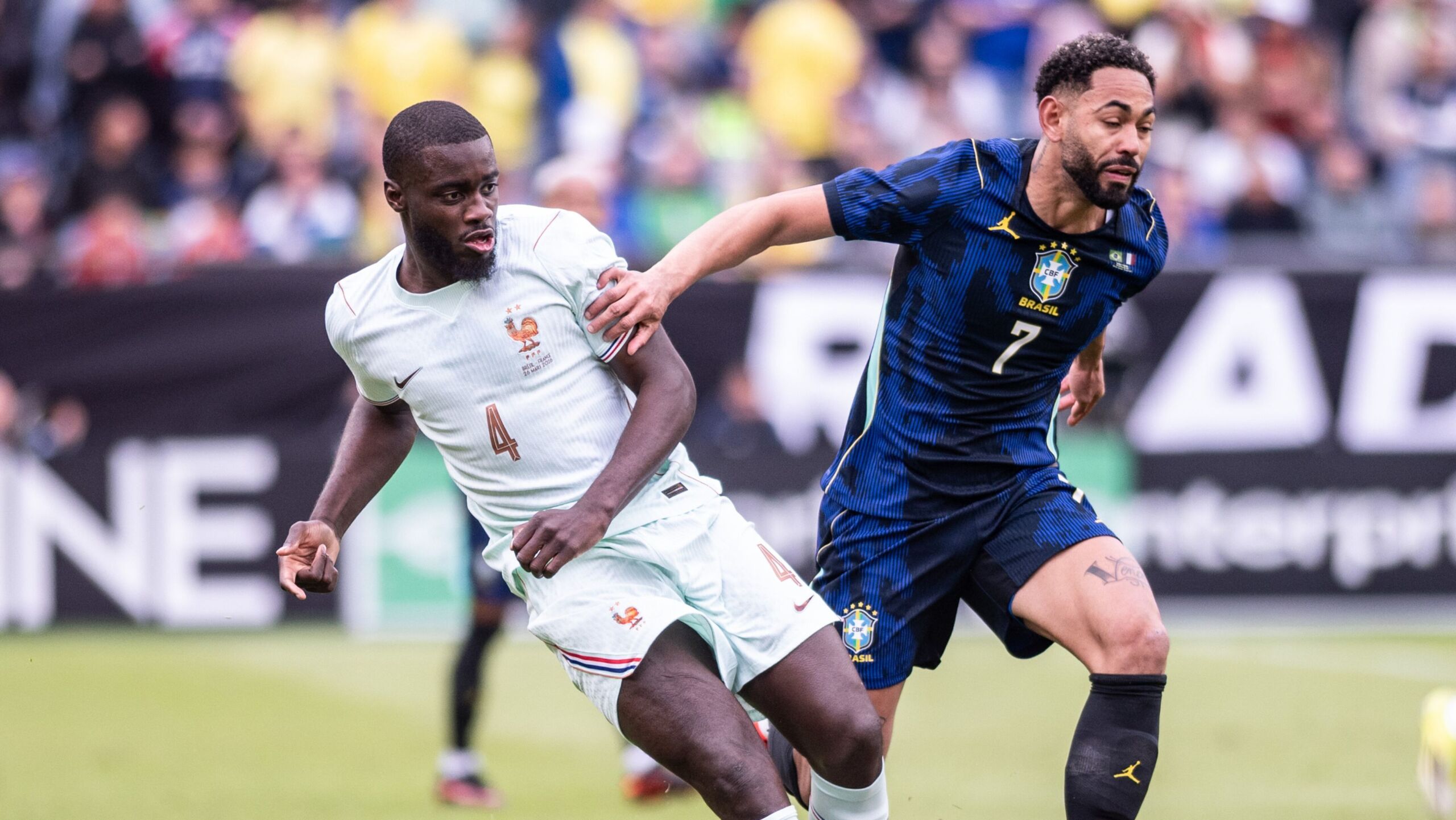 Upamecanos fast perfekter Platzverweis GOALRADAR