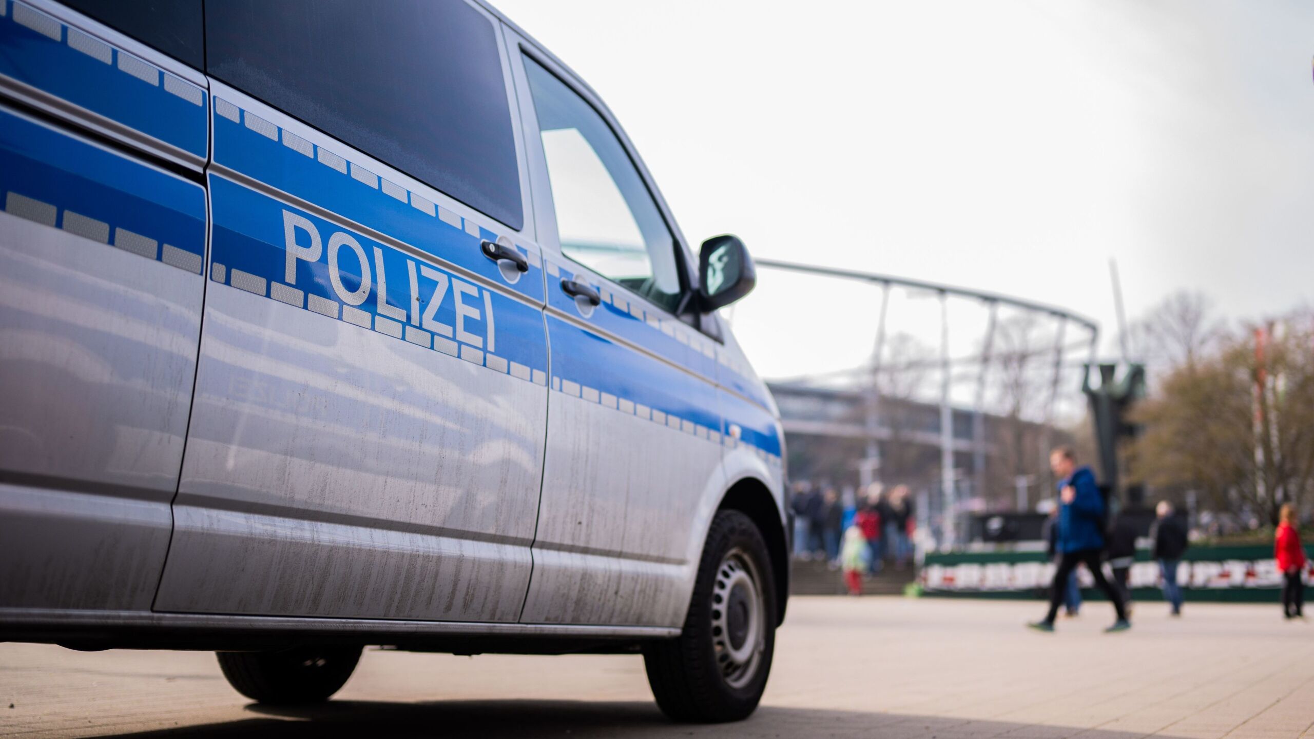 Sollen Fußballvereine an den Polizeikosten beteiligt werden GOALRADAR