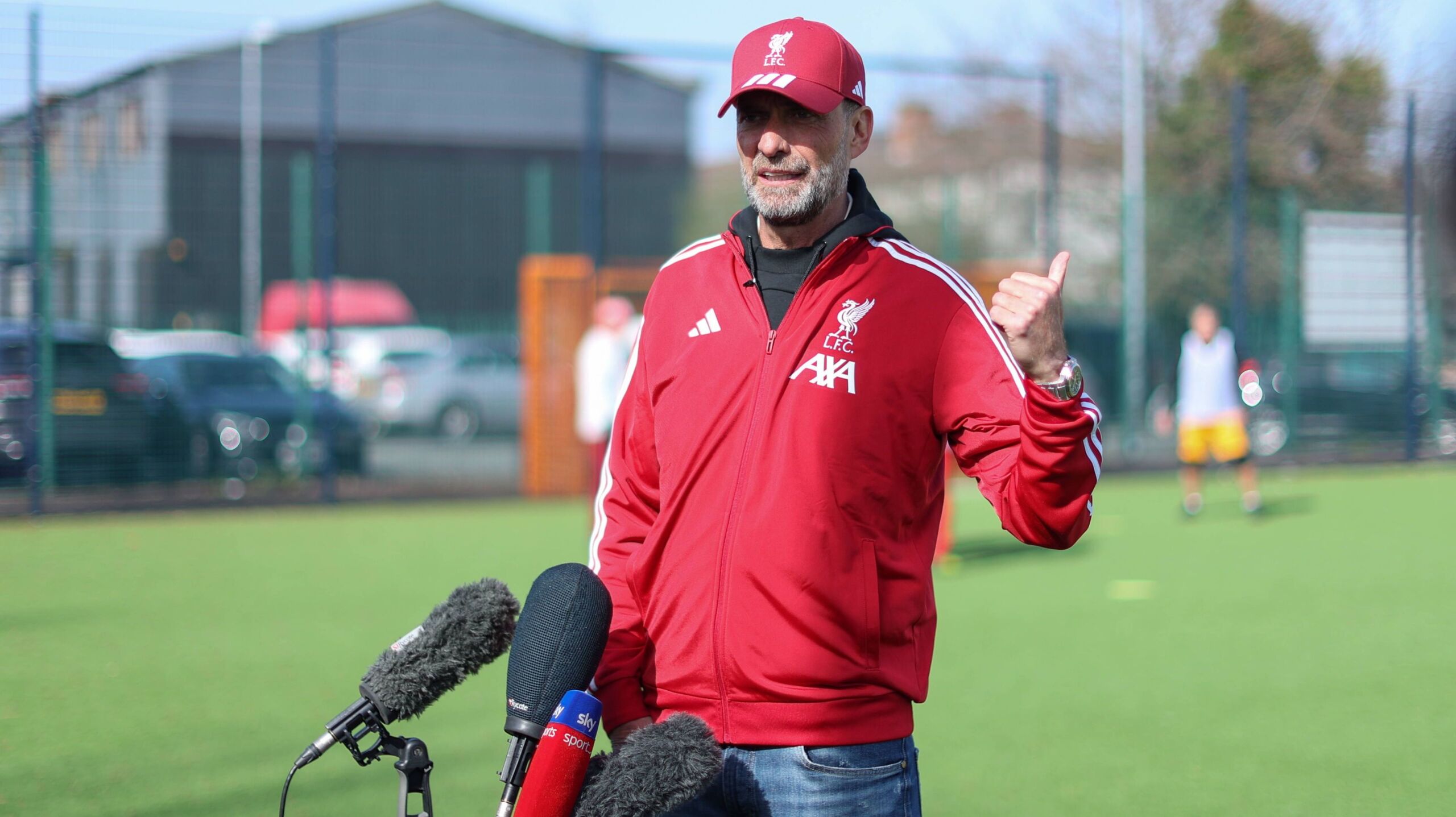 Klopp auf der falschen Seite BVBLegenden gastieren in Anfield GOALRADAR