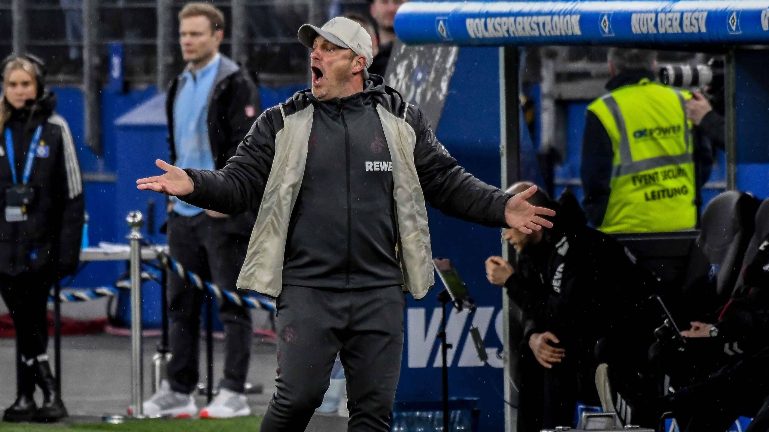 Mehr als grenzwertig Kwasniok kritisiert unterschiedliche RegelAuslegung GOALRADAR