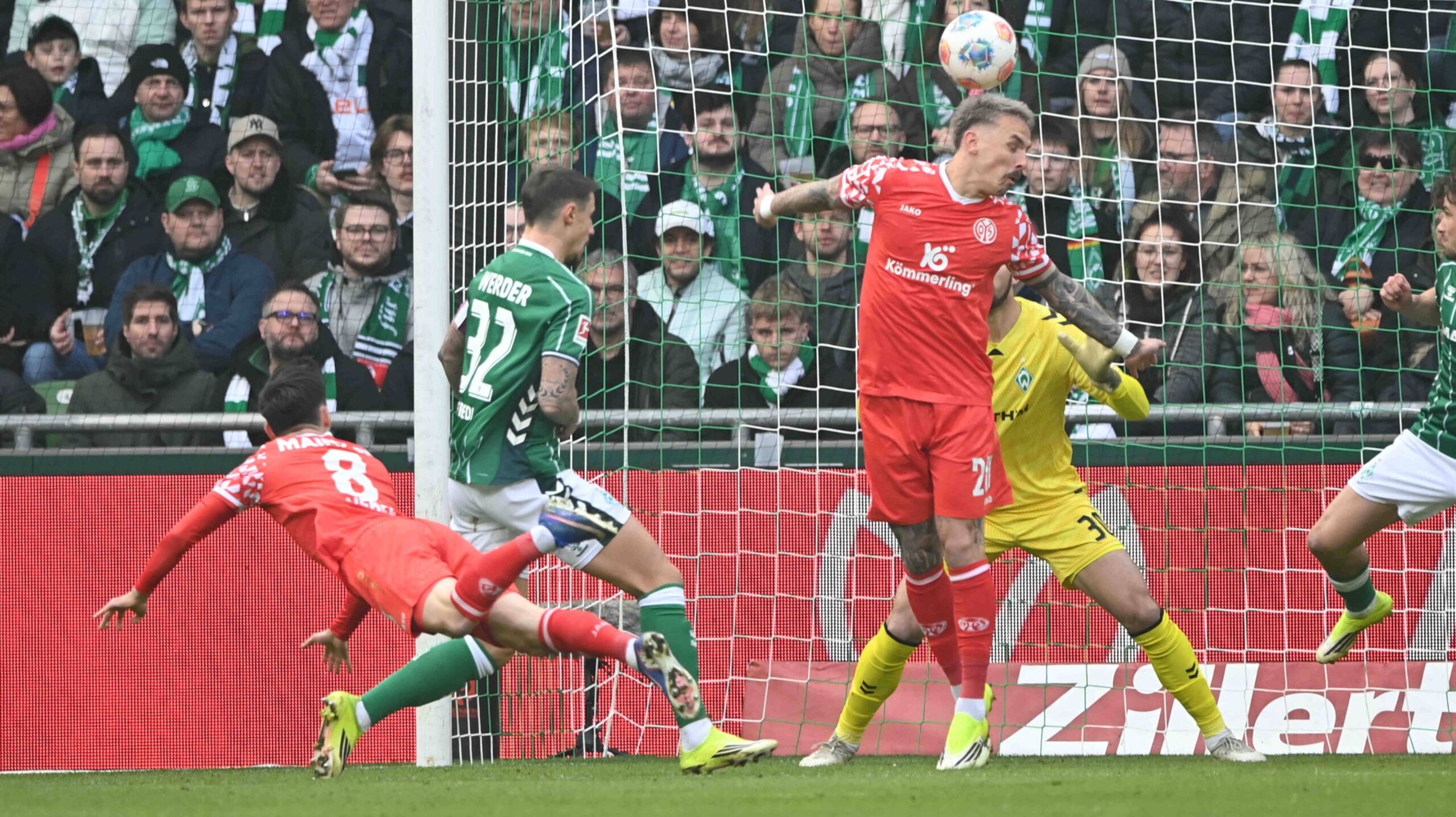 Eine Taube als zwölfter Mainzer Nebel Ich musste schmunzeln GOALRADAR