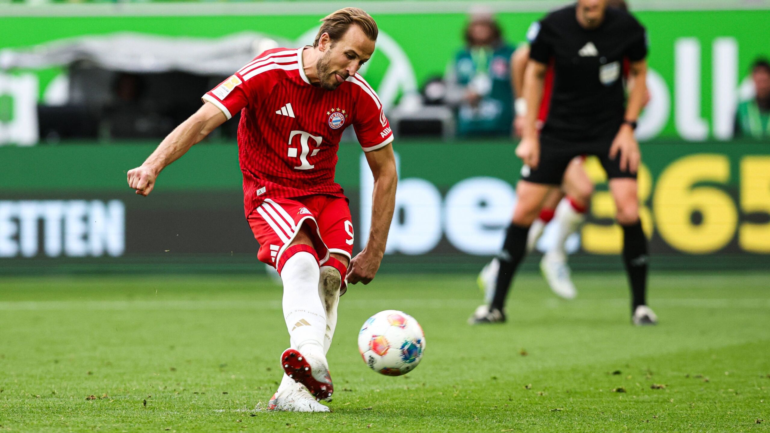 Wolfsburger Manipulation am ElfmeterPunkt Bayern erstaunlich gelassen Was soll er tun GOALRADAR