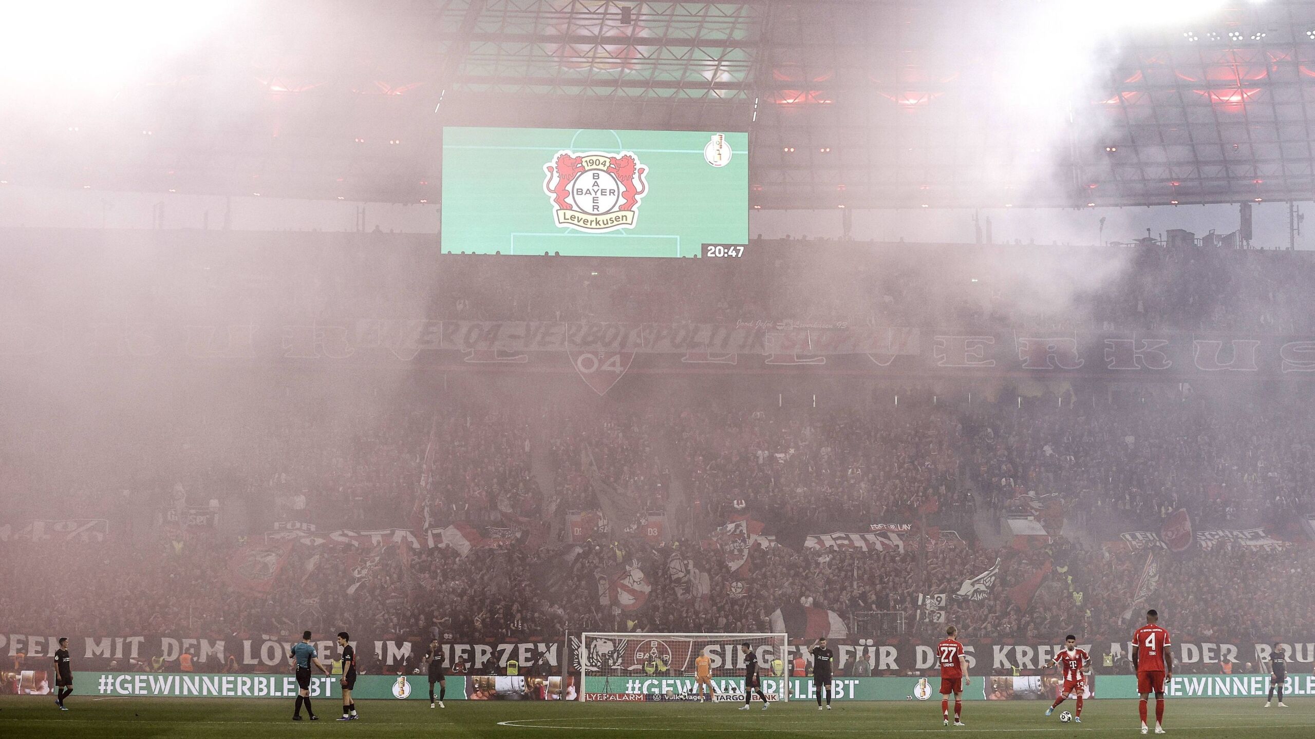 Teure Pyrotechnik Bayer muss fast 200000 Euro zahlen GOALRADAR