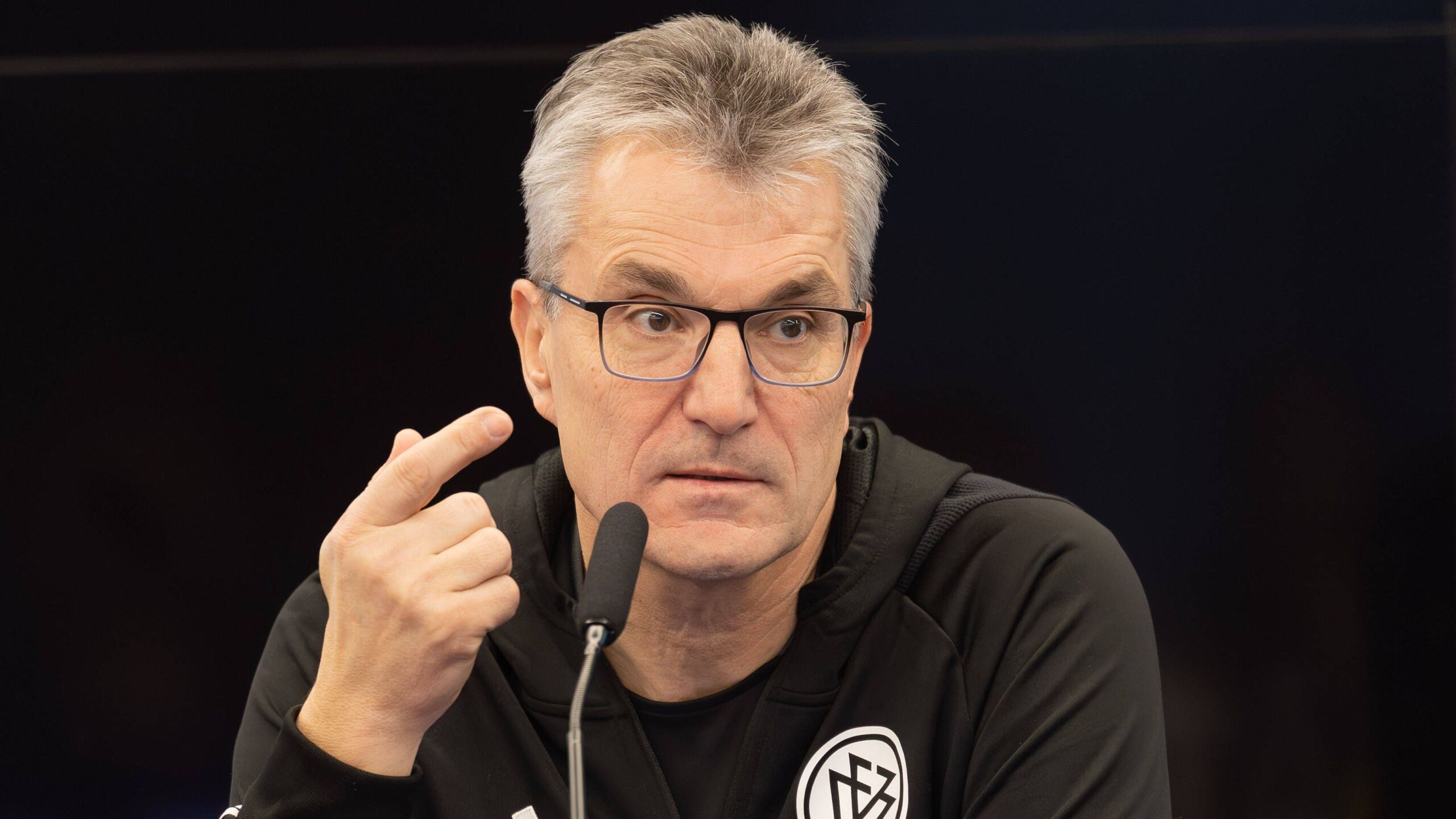 60 bis 90 Sekunden Ein kleines Wort soll für schnellere VARChecks sorgen GOALRADAR