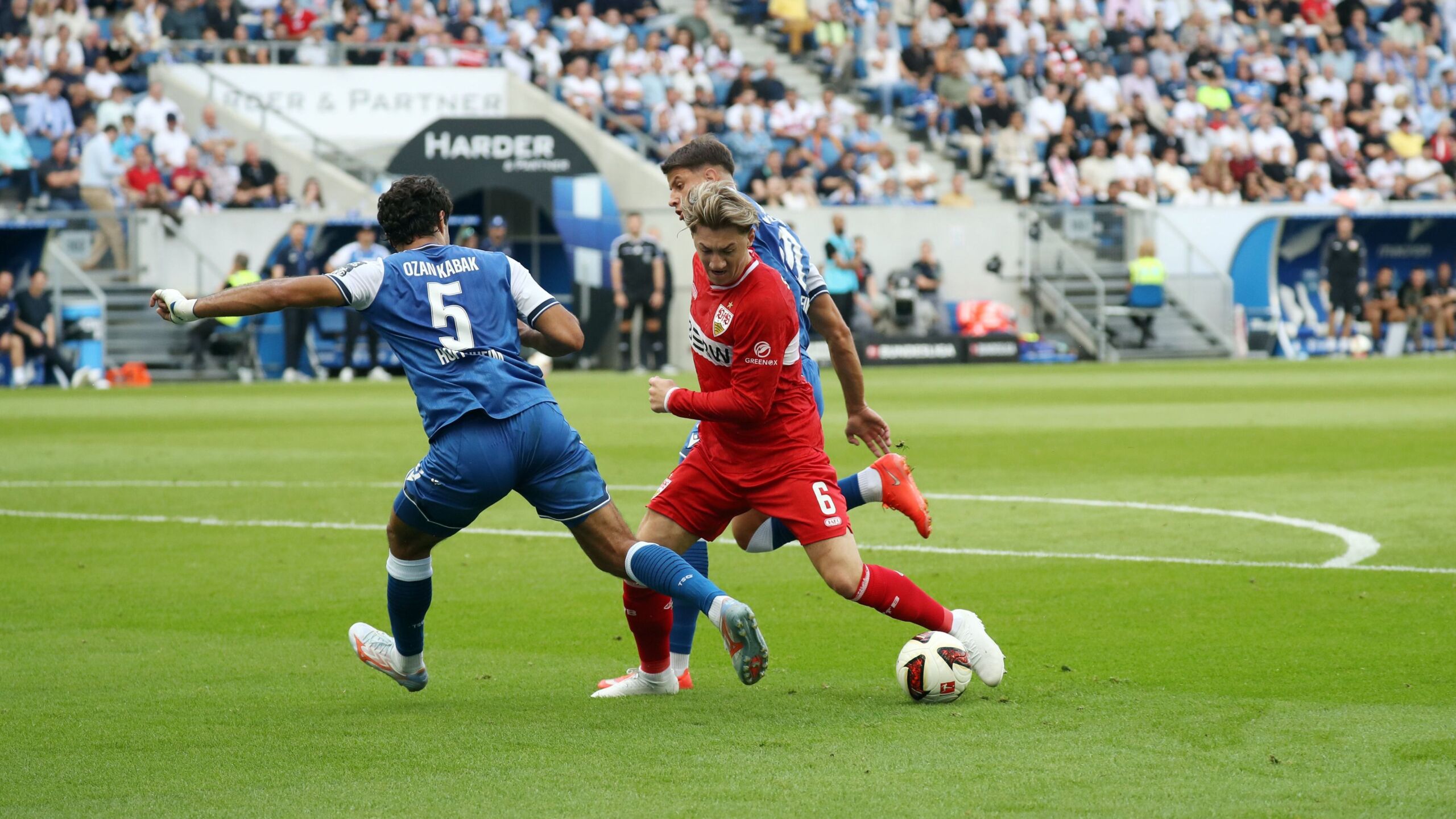 Nur eine Prellung VfB gibt bei Stiller Entwarnung GOALRADAR