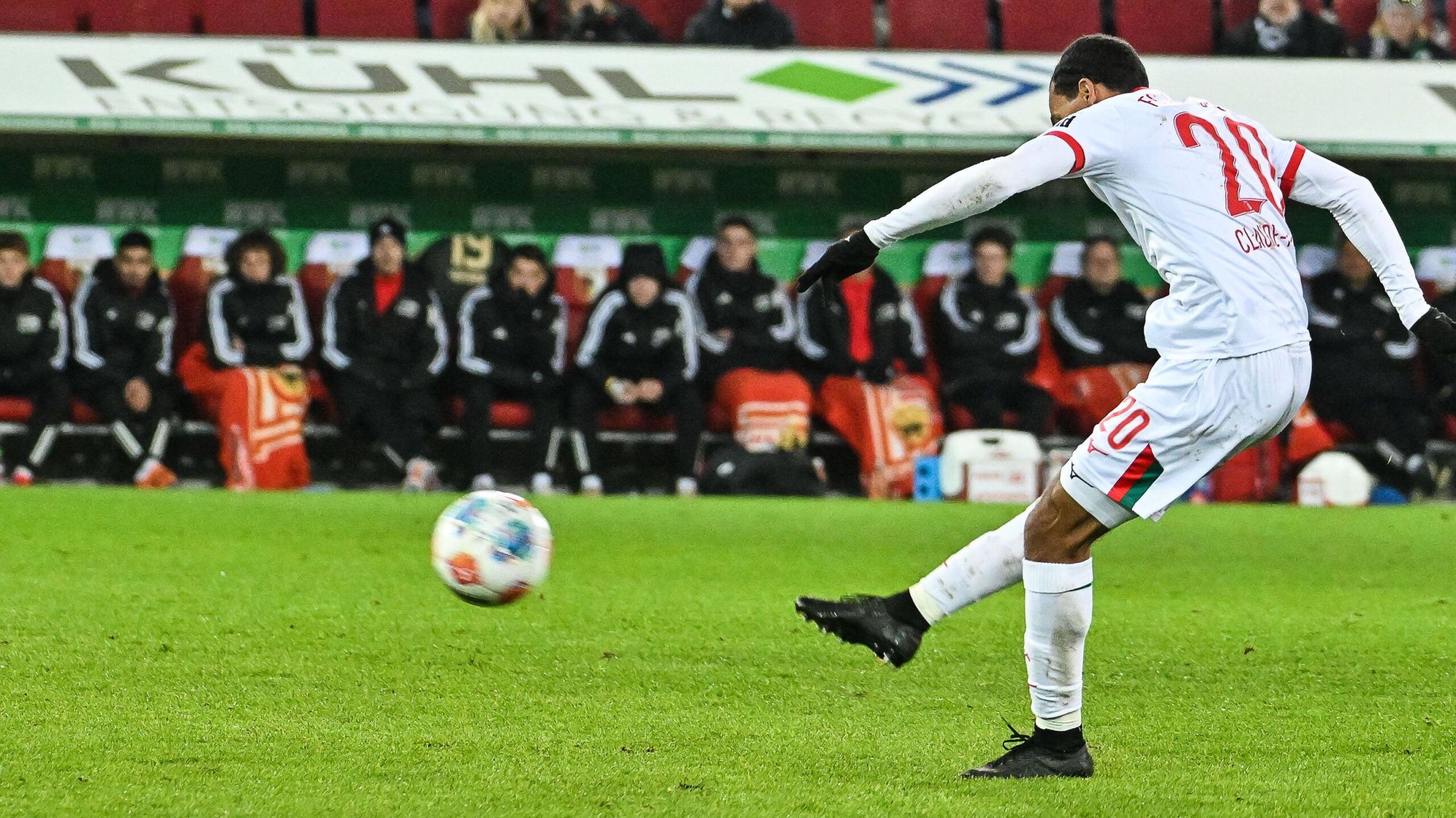 Druck auf ClaudeMaurice steigt Liegt an Alexis sich ins Team zu kämpfen GOALRADAR